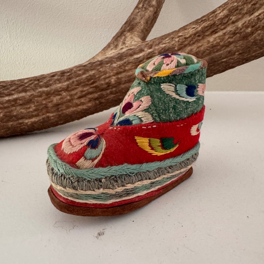 Tibetan Refugee Self Help Centre Embroidered Boot Pincushion Darjeeling India